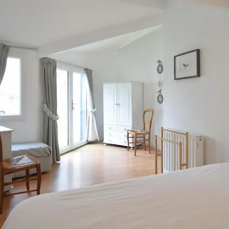 6 Bedroom Lovely Home In Saint-Vaast-La-Hougue