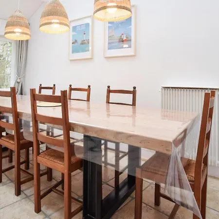 6 Bedroom Lovely Home In Saint-Vaast-La-Hougue Сasa de vacaciones Saint-Vaast-la-Hougue