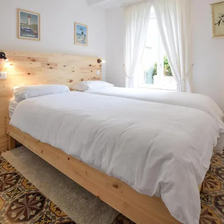 6 Bedroom Lovely Home In Saint-Vaast-La-Hougue Сasa de vacaciones