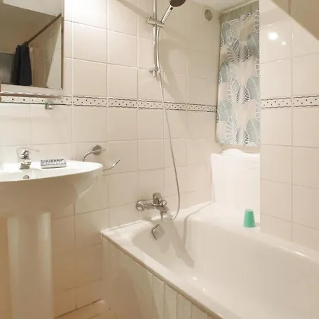 6 Bedroom Lovely Home In Saint-Vaast-La-Hougue 別荘