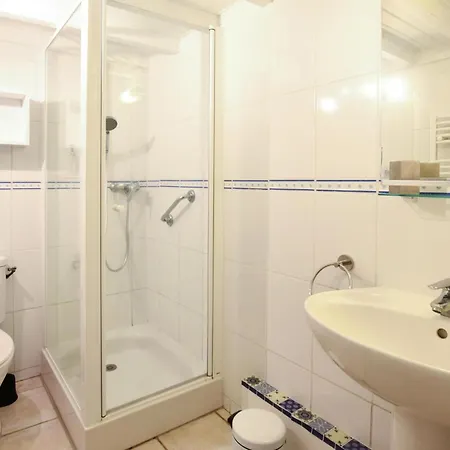 6 Bedroom Lovely Home In Saint-Vaast-La-Hougue 別荘 *