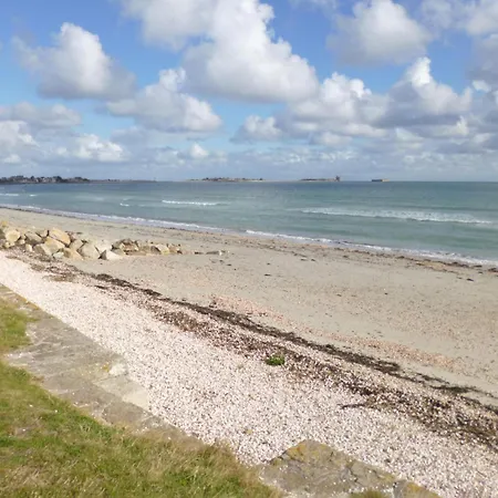 6 Bedroom Lovely Home In Saint-Vaast-La-Hougue Feriehus