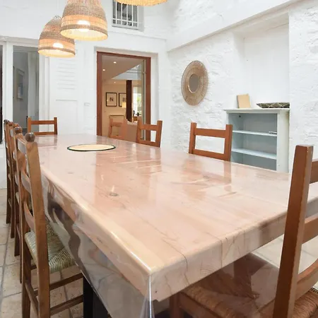 6 Bedroom Lovely Home In Saint-Vaast-La-Hougue Saint-Vaast-la-Hougue